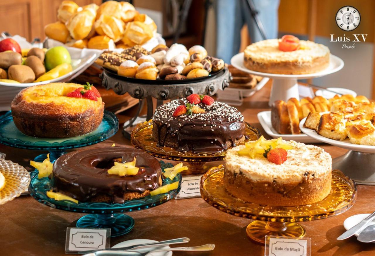 Pousada Luis XV Campos do Jordão Eksteriør bilde A selection of cakes