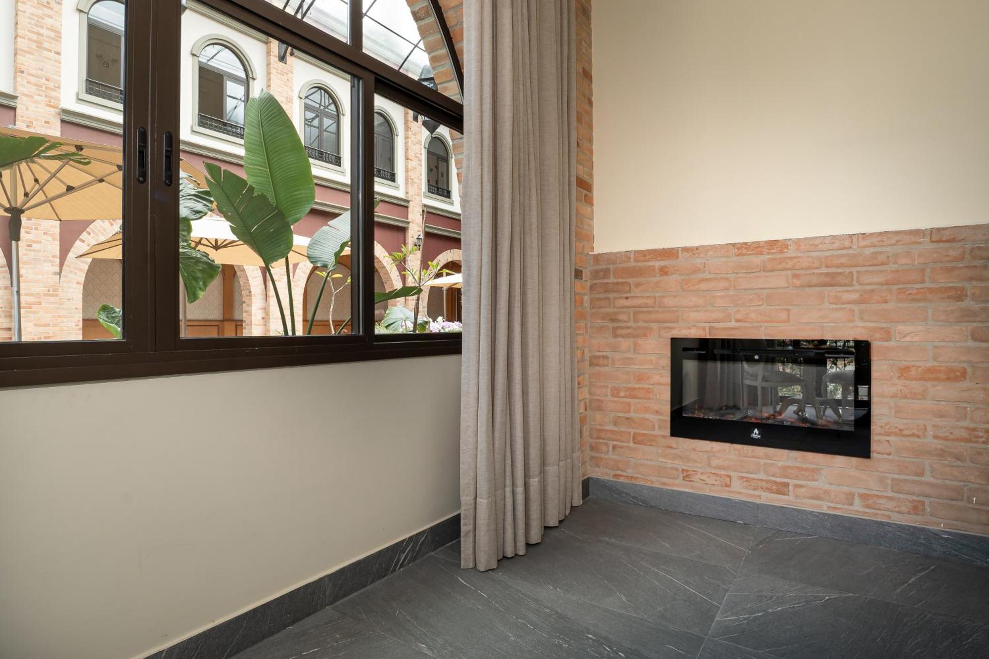 Pousada Luis XV Campos do Jordão Eksteriør bilde A fireplace in a home