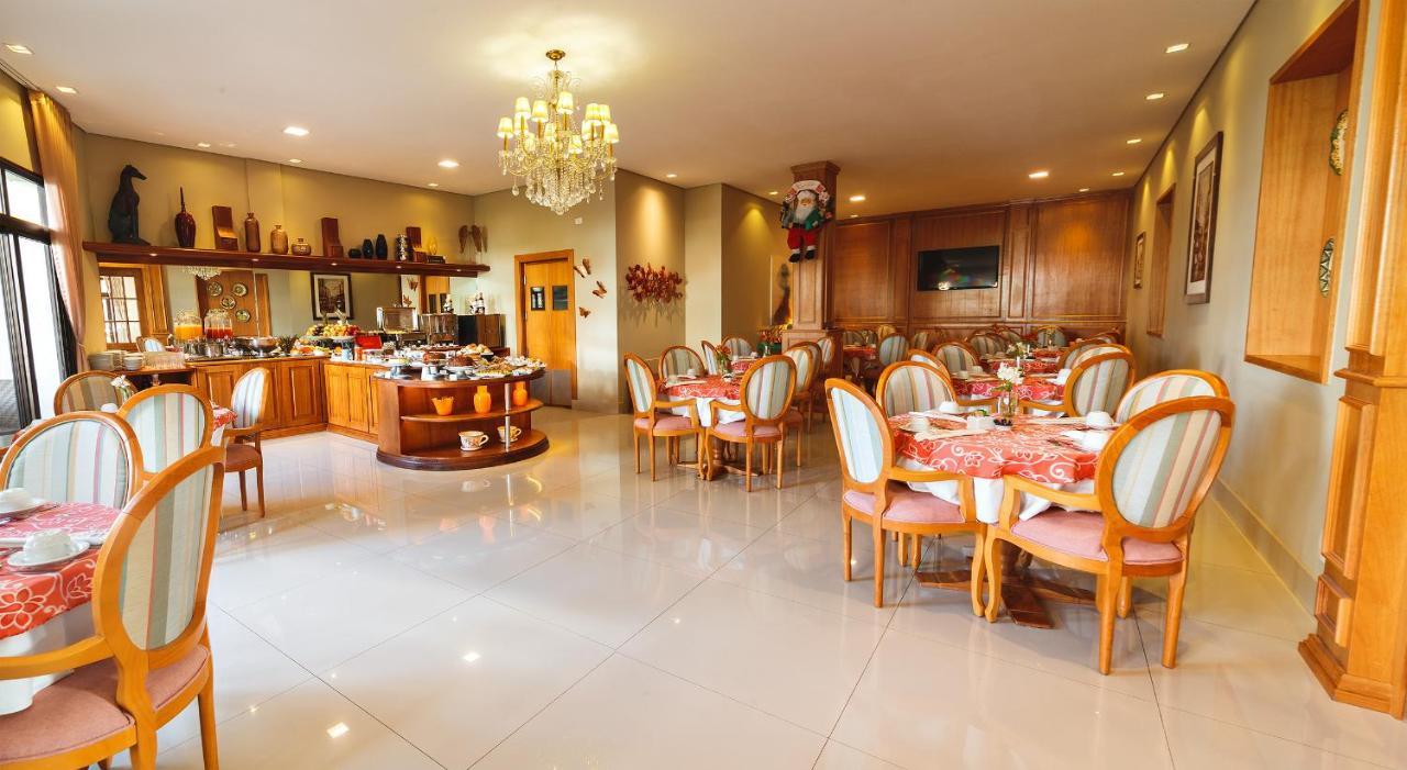 Pousada Luis XV Campos do Jordão Eksteriør bilde The restaurant at the hotel