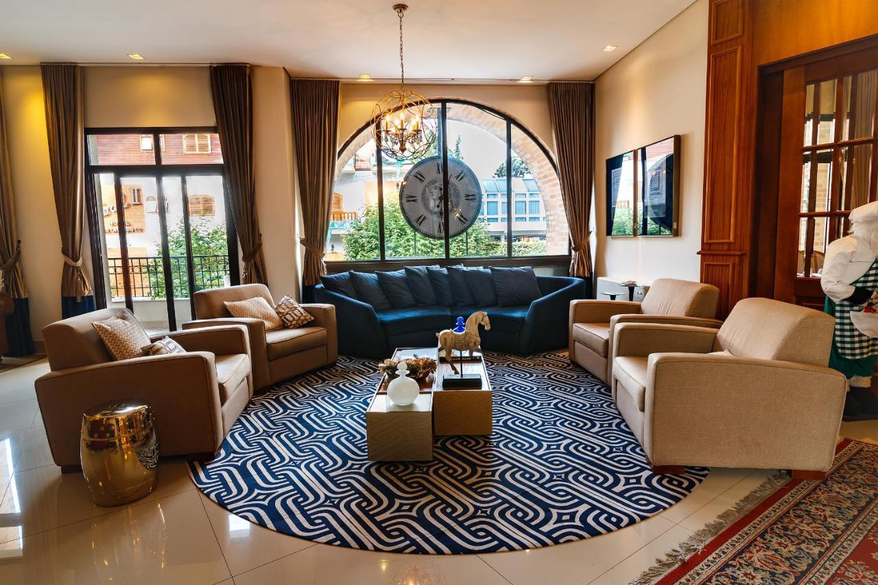 Pousada Luis XV Campos do Jordão Eksteriør bilde The lobby of the hotel