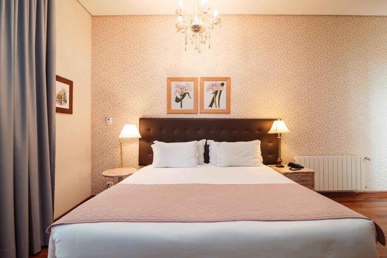 Pousada Luis XV Campos do Jordão Eksteriør bilde A bedroom at the hotel