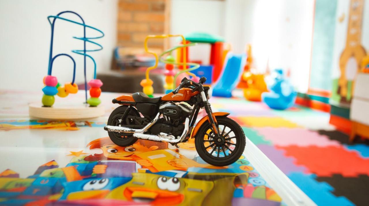 Pousada Luis XV Campos do Jordão Eksteriør bilde A toy motorcycle